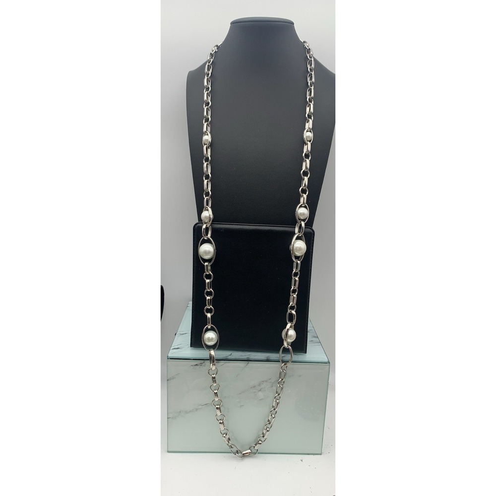 White House Black Market Shiny Silver Tone Oval Link Glass Faux‎ Pearl Necklace